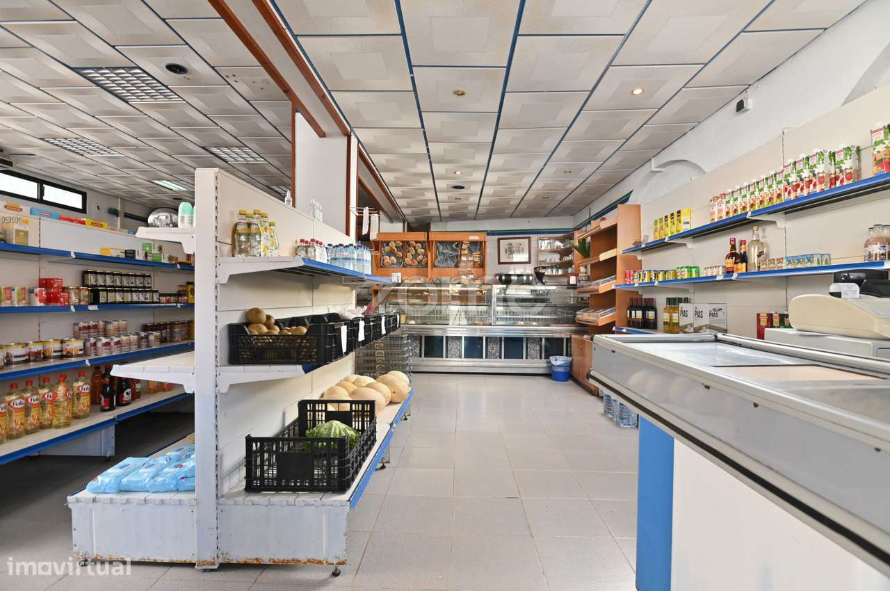 Moradia T4 e Espaço Comercial no R/C em São Domingos de Rana - Casc... - Grande imagem: 3/25