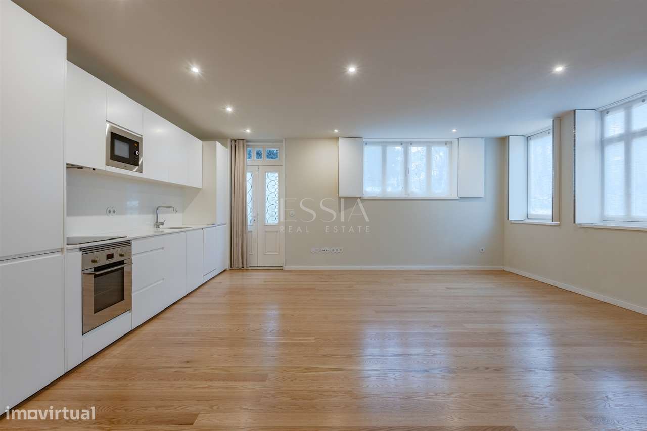 Apartamento T3 Com Terraco De 47M2 Na Terceira Linha De Mar