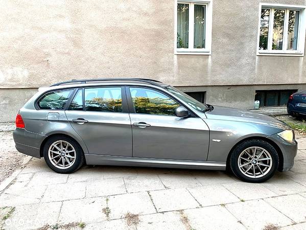 BMW Seria 3 320d DPF Touring - 2