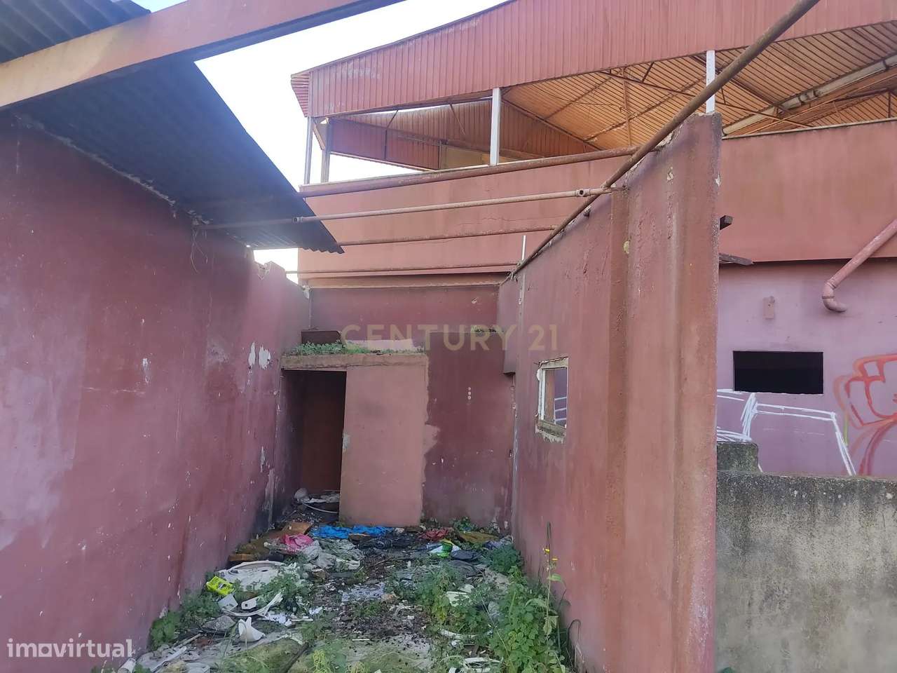 Estabelecimento comercial em estado de ruina com 335 m2 - Grande imagem: 5/13