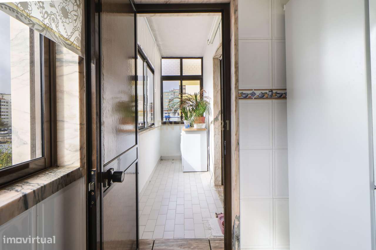 Apartamento T4, moderno e luminoso no Seixal-22