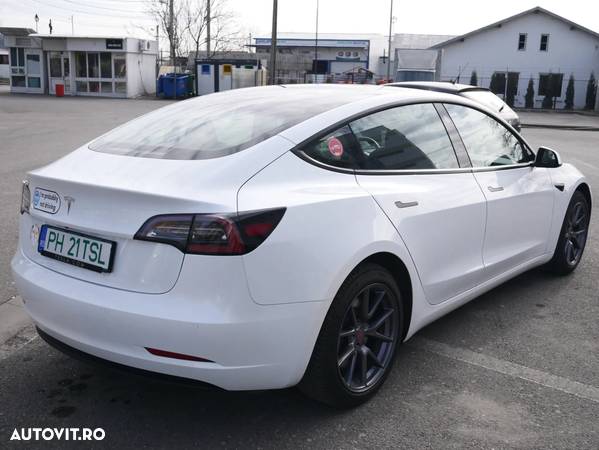 Tesla Model 3 - 6