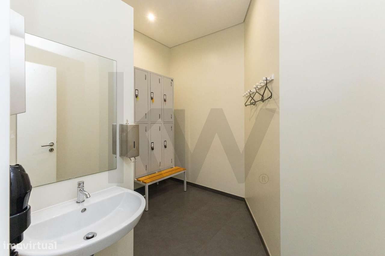 LOJA Premium em Gaia: Clínica/Escritório "Chave na Mão" ao Lado da Lin-19