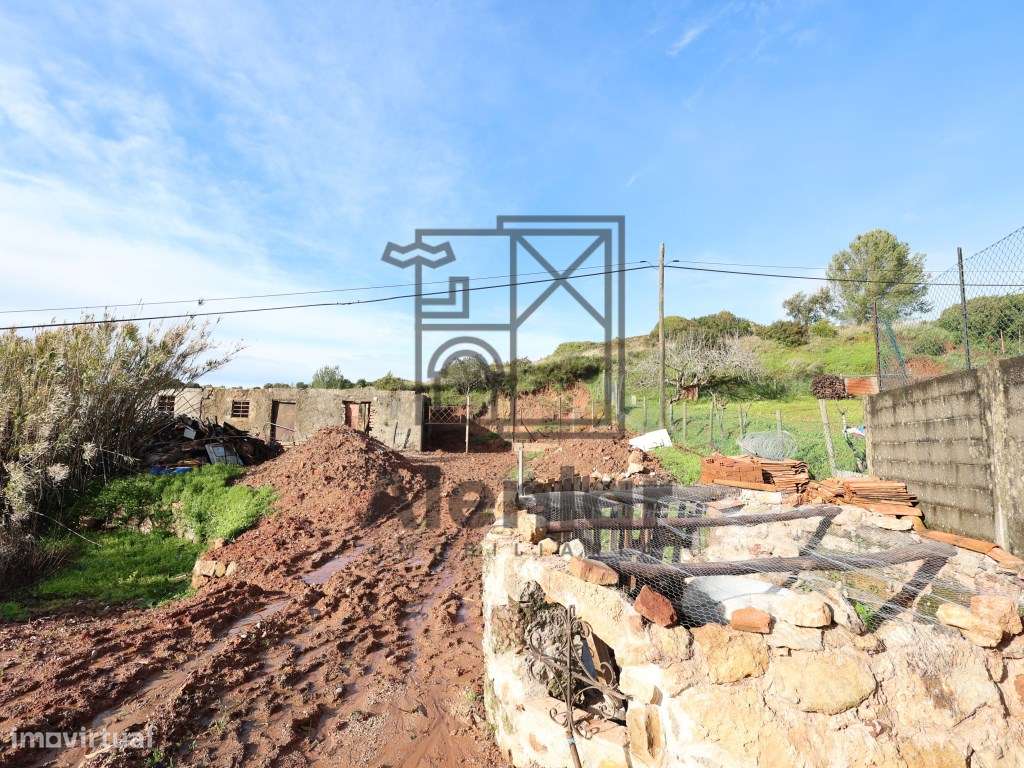 Moradia para restauro em Alenquer-14