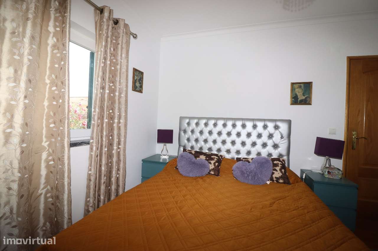 Moradia T4 com Piscina, Cave Ampla-41