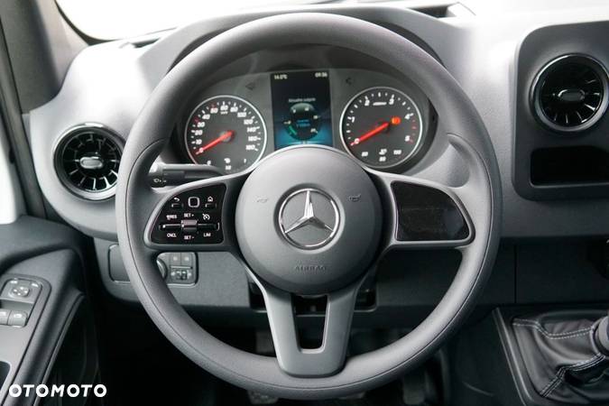 Mercedes-Benz Sprinter - 11