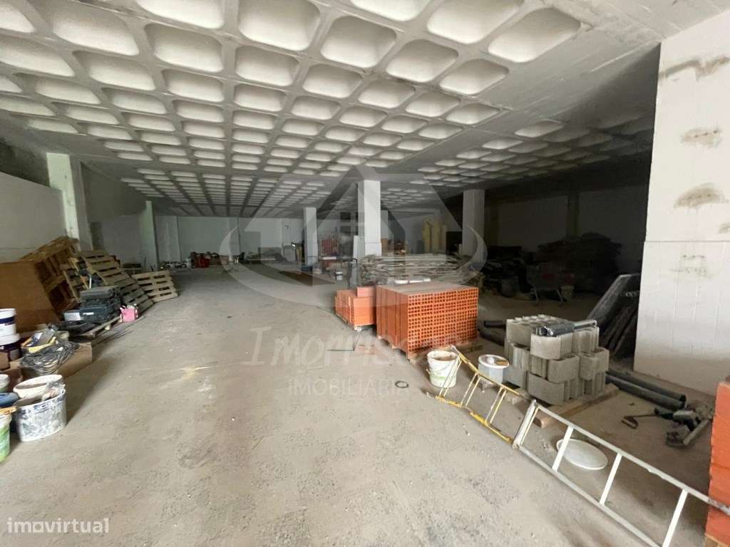 Armazém com 4.830 m², totalmente remodelado, localizado no Prior Velho - Grande imagem: 5/20