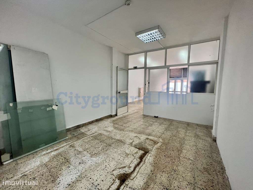 Loja com terraço junto à Alameda - Grande imagem: 5/25