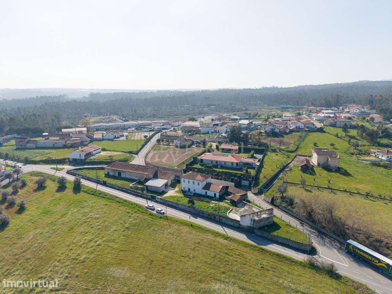 Moradia distinta  com traça de Palacete, e Adega Rústica com elevado p - Grande imagem: 4/37