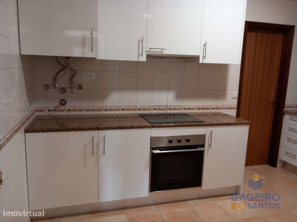 Apartamento T2, com garagem, para Arrendamento - Grande imagem: 2/23