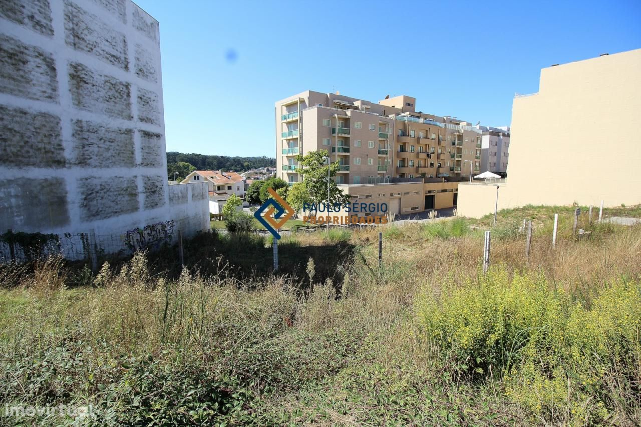 Lote de terreno com 525m2 em Avintes