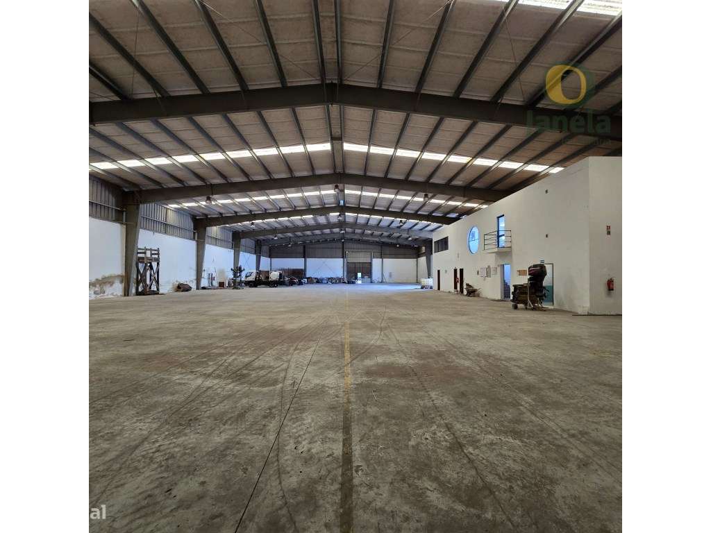 Fábrica com 2310 m2, com armazém, balneários, refeitório, em zona i... - Grande imagem: 5/22