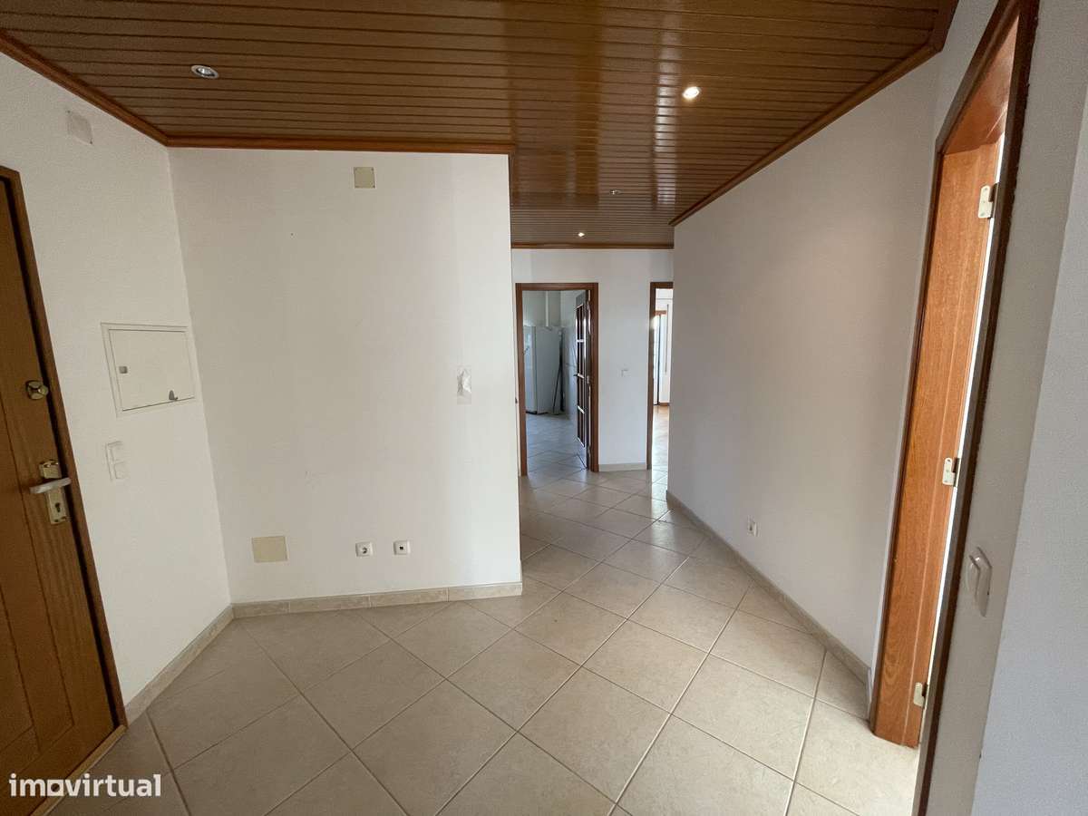 Oportunidade no Entroncamento: T3 de 165 m² com Garagem Boxe 237.000 €-5