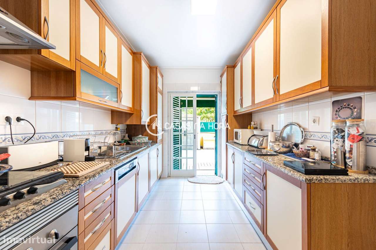 T2 com terraço enorme na Rua Paul Harris, no bairro do  Buzano.-12