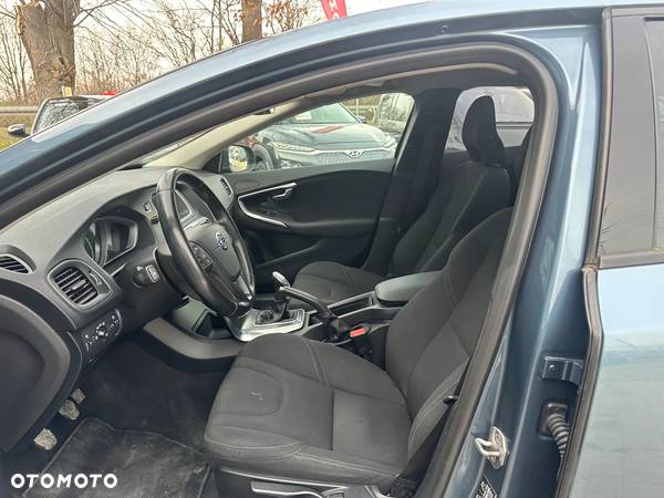 Volvo V40 D2 Momentum - 22