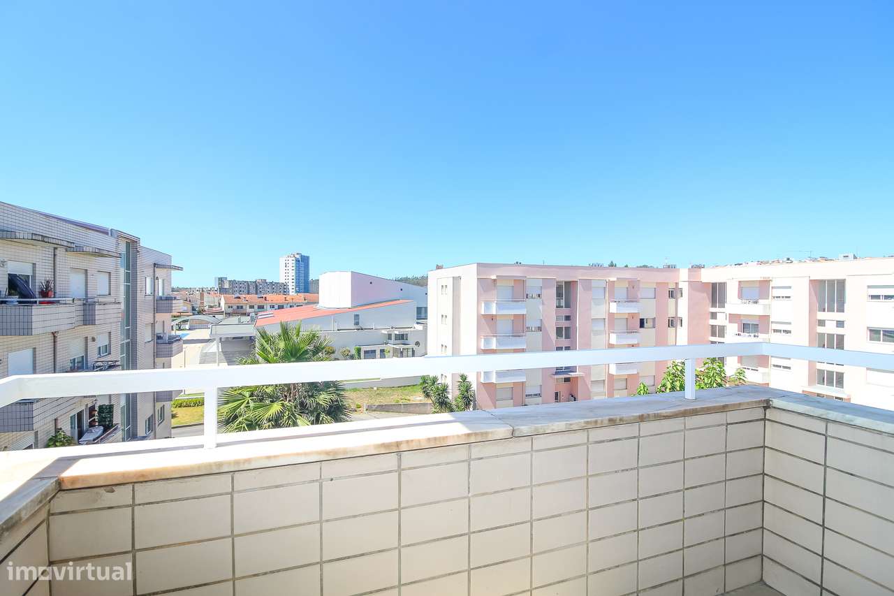 Apartamento T2 | Último Piso | Duas Frentes | Garagem | Valongo-13