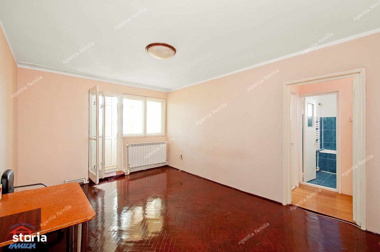 Vanzare apartament cu 2 camere, Micro 21, Lic. Sportiv, etaj 3.