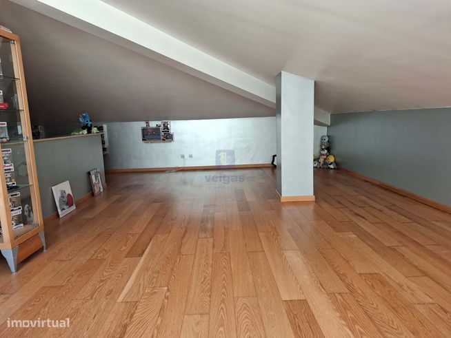 Moradia T5 isolada com piscina em  A-dos-Negros, Óbidos-17