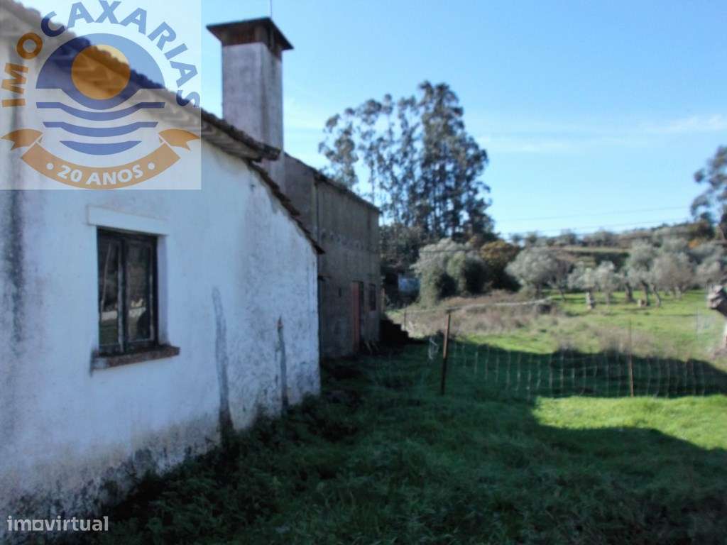 Moradia para restauro, com anexos e terreno logradouro. - Grande imagem: 3/3