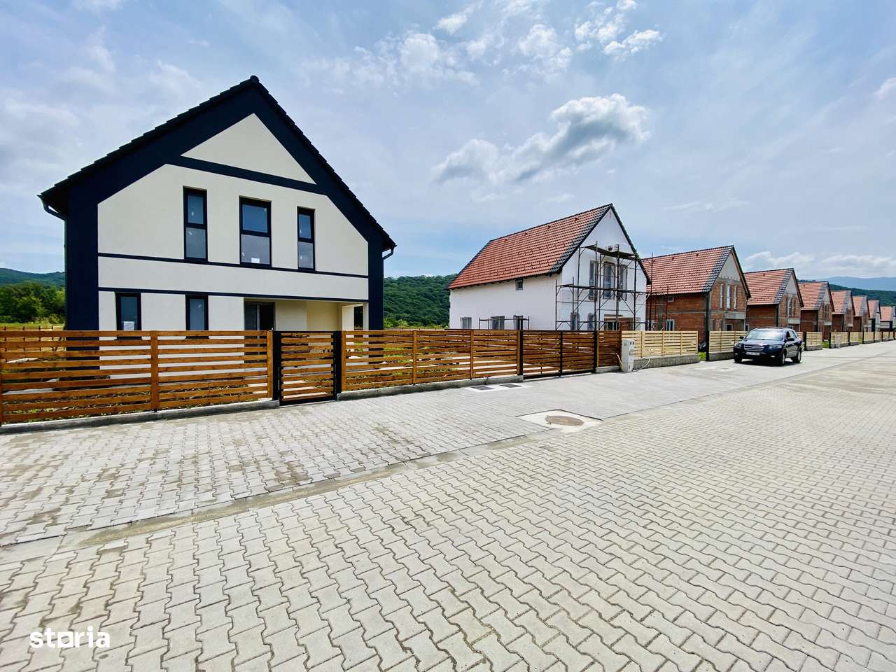 Casa individuala in Sibiu, zona Talmaciu - curte pavata, gard-4