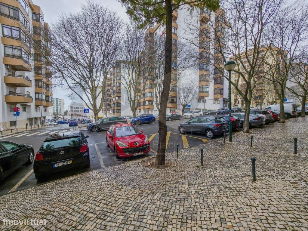 T2 com Cozinha Equipada, Varanda, 2 WC's, 3 Roupeiros embutidos e G...-31