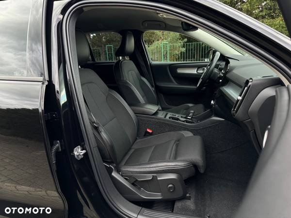 Volvo XC 40 T3 Geartronic Momentum Pro - 25