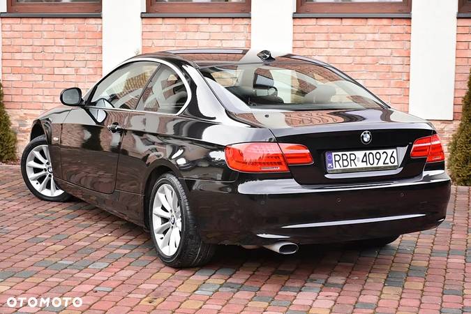 BMW Seria 3 318i Coupe Edition Exclusive - 4