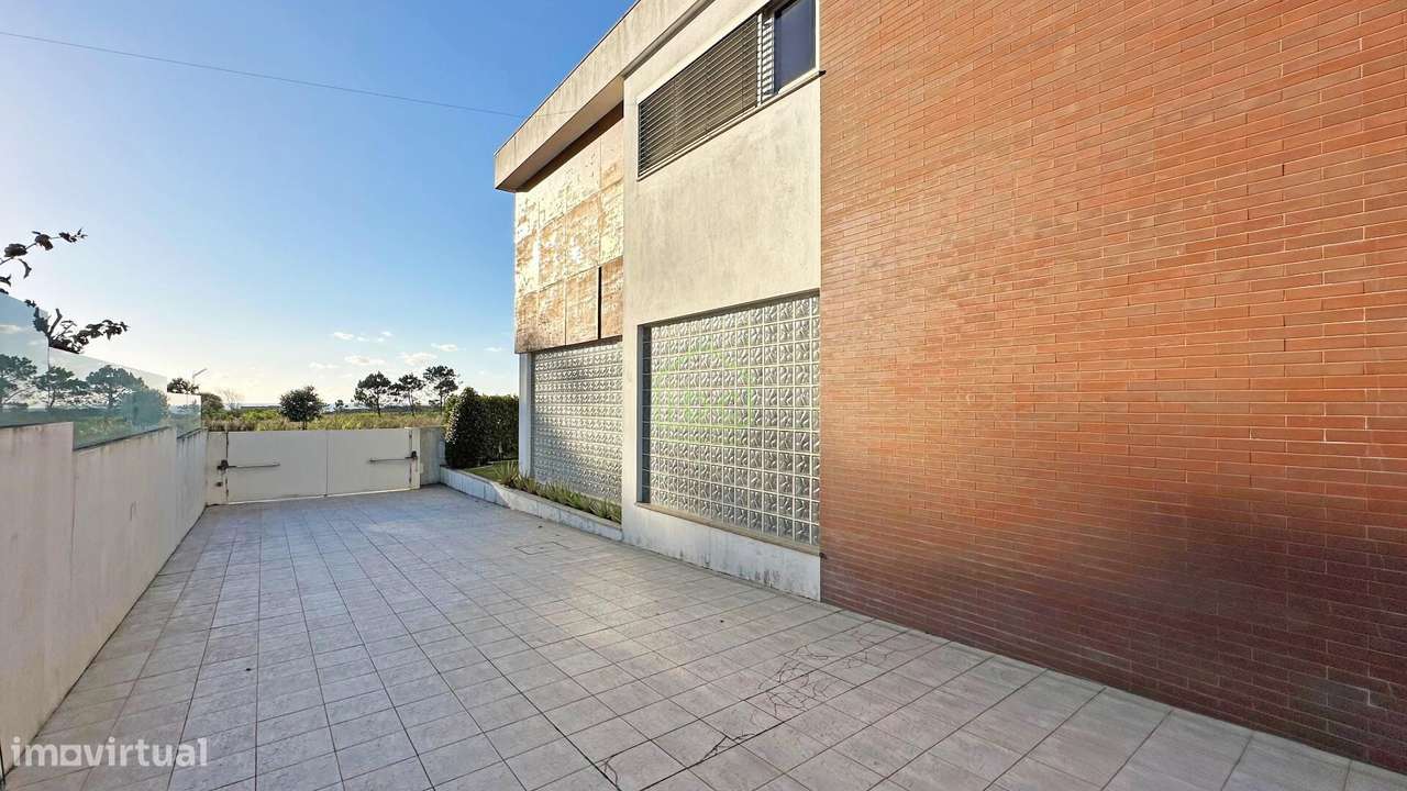 Moradia Individual com Piscina - Praia - Grande imagem: 5/35