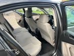 Volkswagen Passat 2.0 TDI DPF BlueMot Comfortline - 22