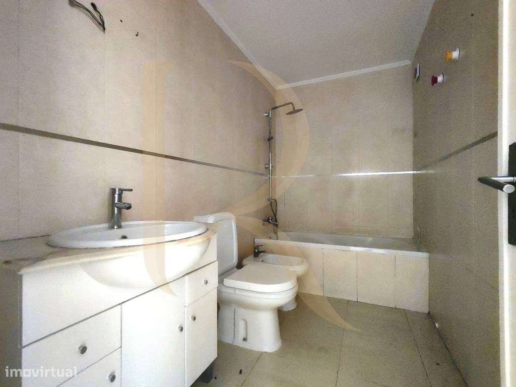 Apartamento T2 com varanda nas Paivas - Seixal-23