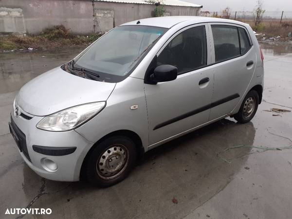 Dezmembrez HYUNDAI i10 1.1 benzina - 3