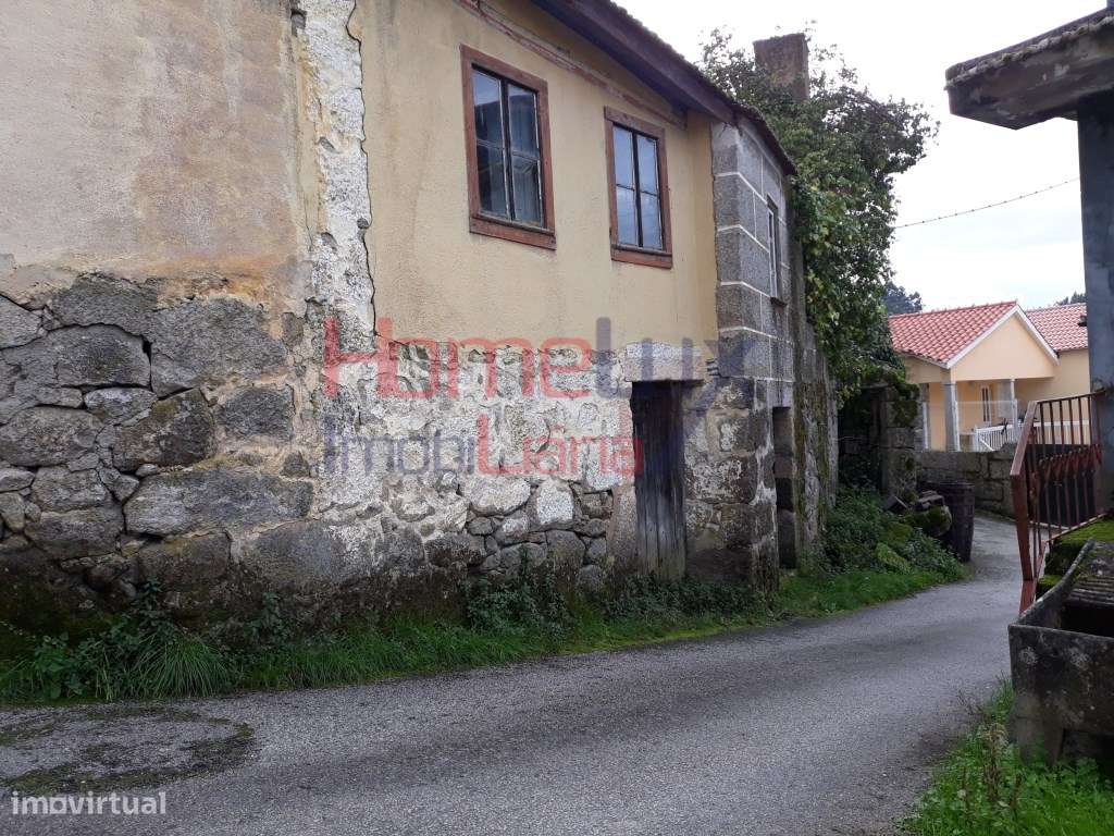 Casa antiga para recuperar no centro da aldeia de Vilar de São Migu... - Grande imagem: 4/15