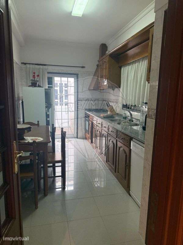 Moradia T6 para venda-8