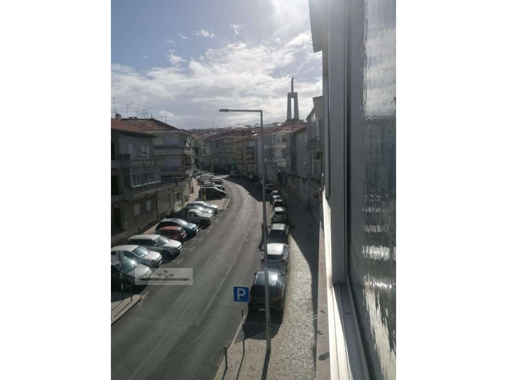 Apartamento T2, no Centro de Almada.-25