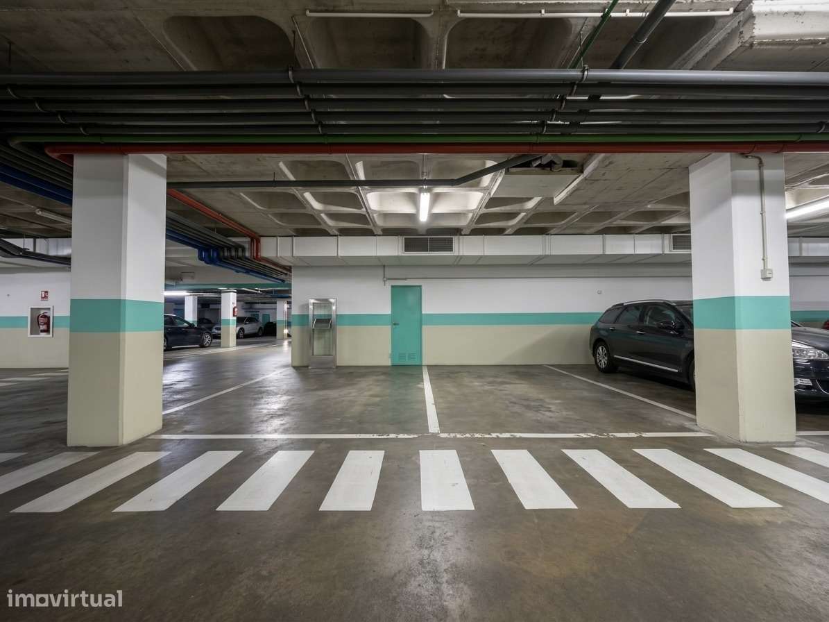 Apartamento t4 à venda na Rua Dom João I, 15938-6