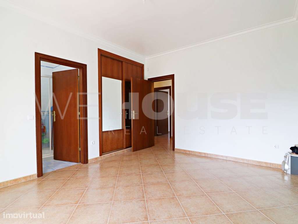 Moradia T4 com 280 m2, inserida em terreno com 2500 m2 em Palmela-53