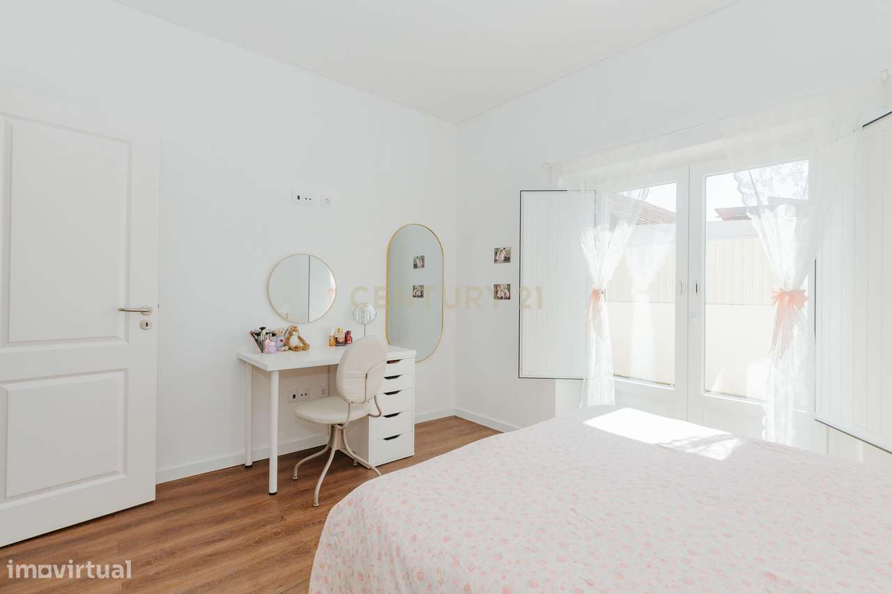 Moradia T1 Totalmente Renovada com Logradouro| Pinhal Novo - Grande imagem: 4/19