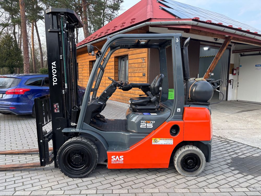 Toyota 8fgf25 gwarancja lpg+benzyna triplex dostawa 42 400 netto 2012
