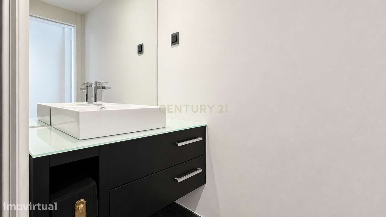 Luxury Property - Apartamento T3 no Edifício Astrolab – Vista Mar, Pis-18