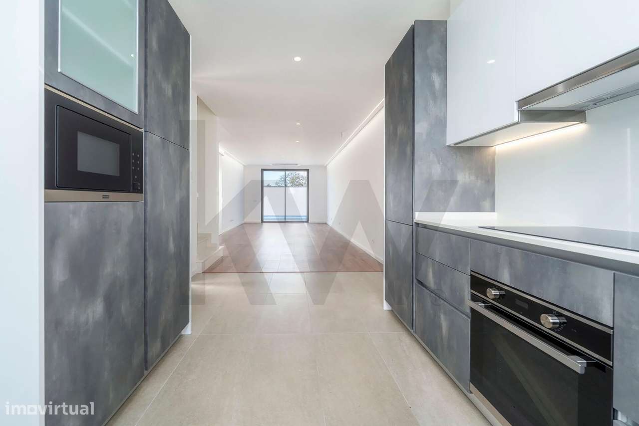 Moradia V3 nova localizada na carismática Vila piscatória da Fuzeta - Grande imagem: 5/26