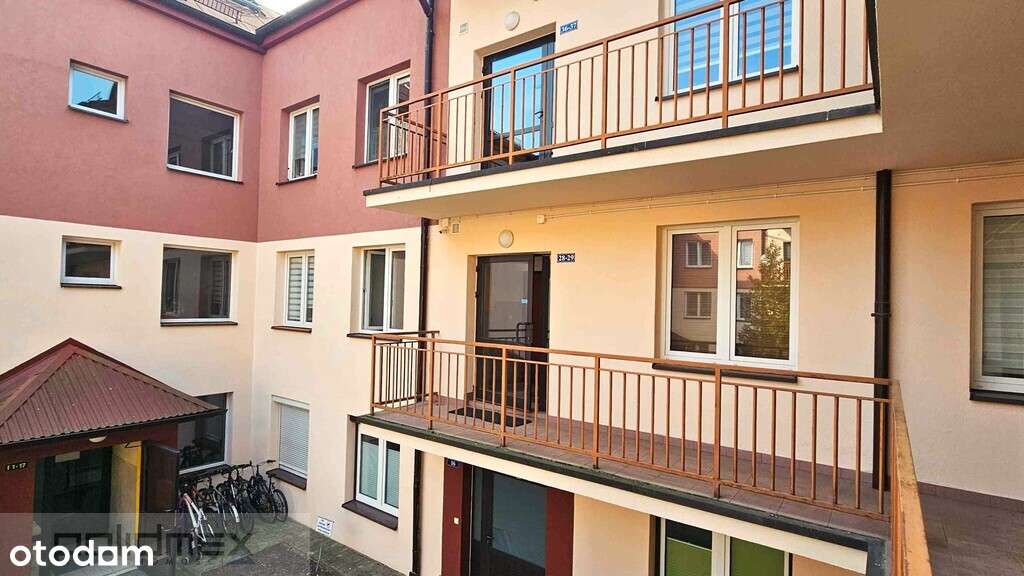 Przestronna kawalerka z oddzielną kuchnią!-11