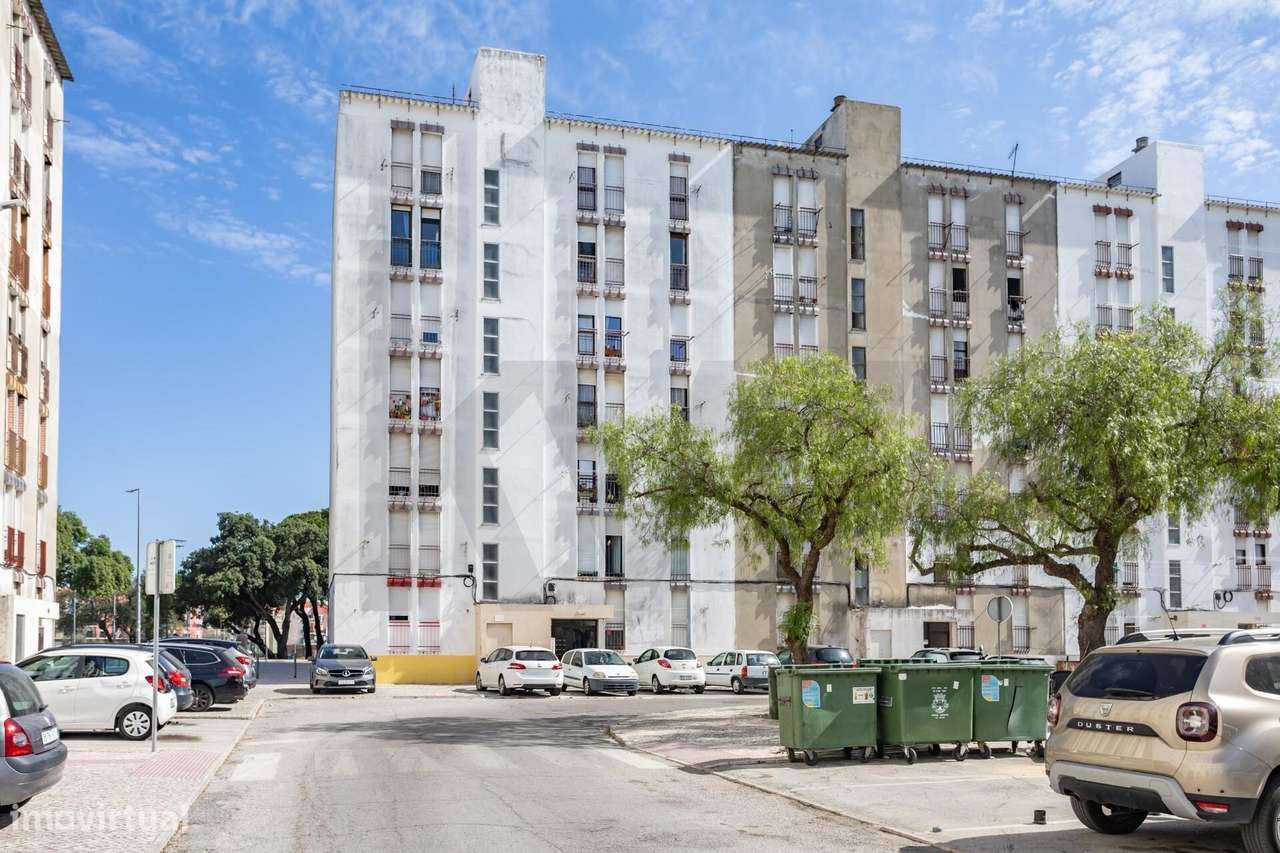 Apartamento T3 Vale da Amoreira, Moita, junto à Pista de Atletismo com-16