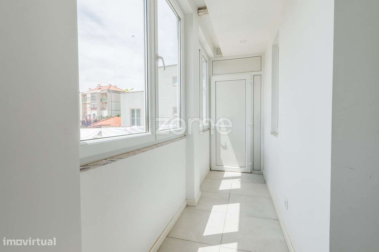 Apartamento T2 com logradouro e anexo.-16