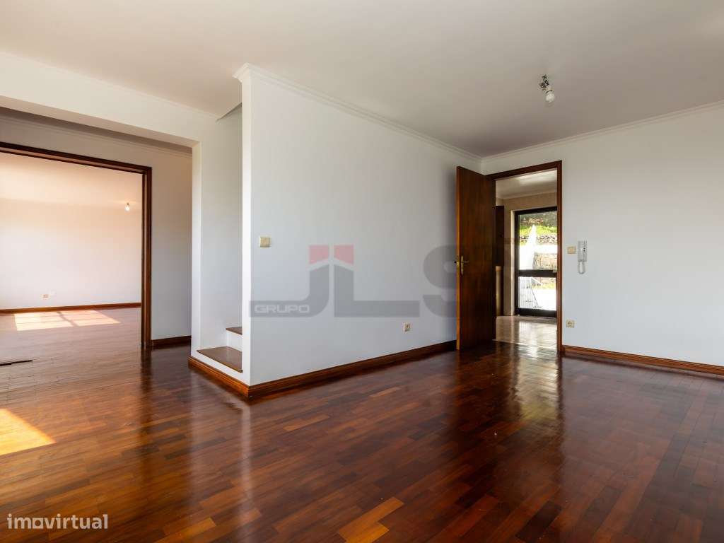 Moradia T4+1 com Dupla Cozinha e Vista Mar - Potencial de Investime...-14