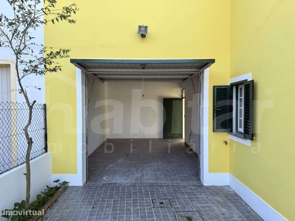 Moradia com Garagem, Piscina e Jardim - Excelente Oportunidade!-20