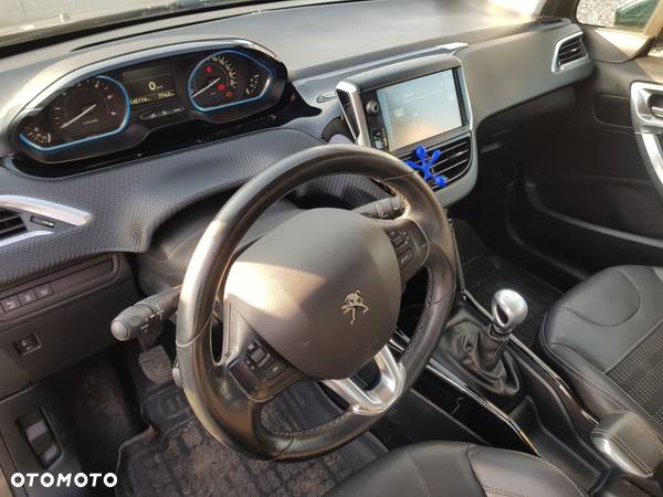 Peugeot 2008 1.6 BlueHDi Allure S&S - 12