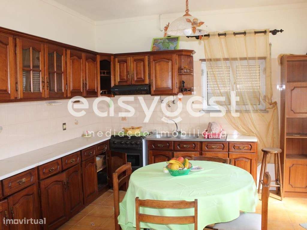 Moradia de dois pisos a poucos quilómetros do Santuário de Fátima - Grande imagem: 3/57