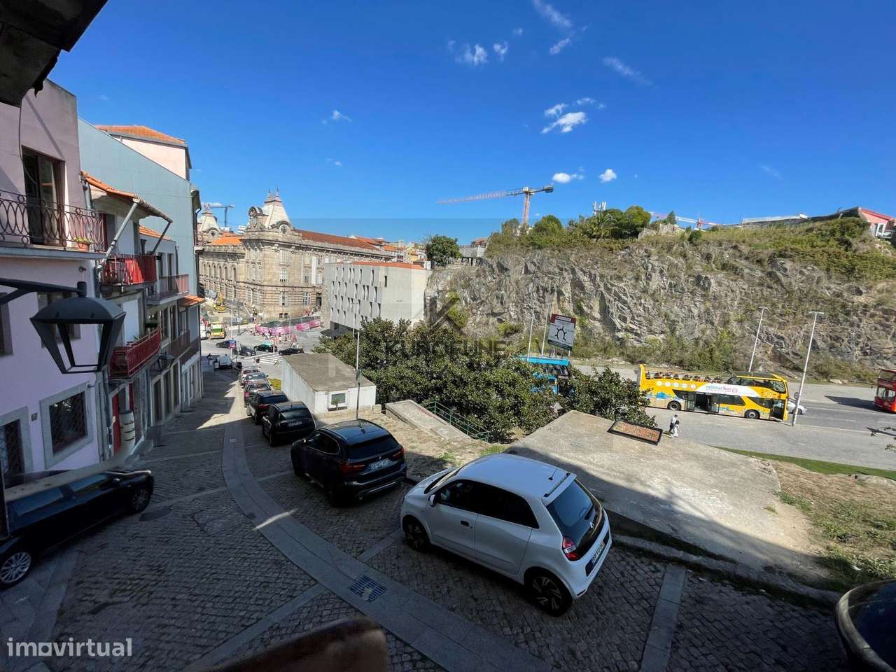 PREDIO COM PROJETO APROVADO PARA RECUPERAR NA SÉ DO PORTO-10