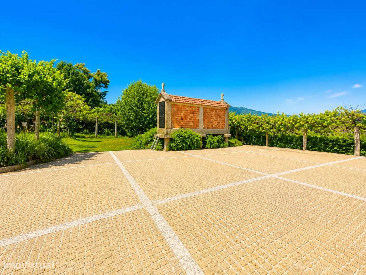 Quinta com Moradia T4 em Pedra, História e Natureza em Harmonia em Arc-31