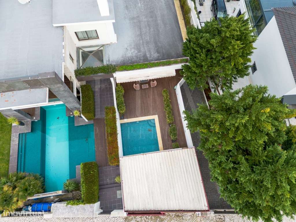 MORADIA T4 COM PISCINA E VISTA PARA O GOLF NO ESTORIL-27